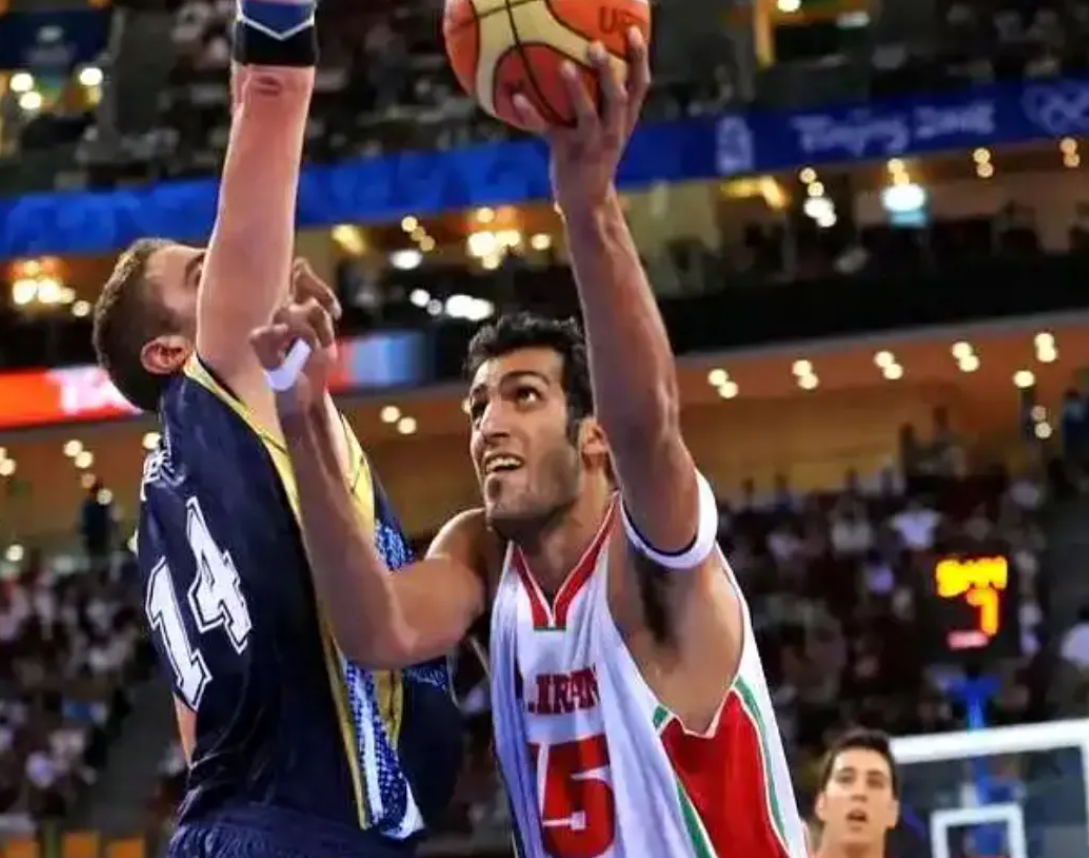 足球直播-回想一下，一个伊朗运动员，想打NBA有多难？