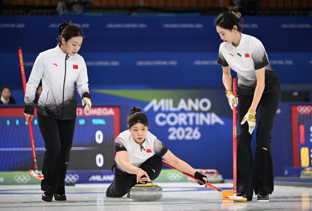 足球比分直播-痛失好局 中国女子冰壶队最后时刻遭美国队逆转